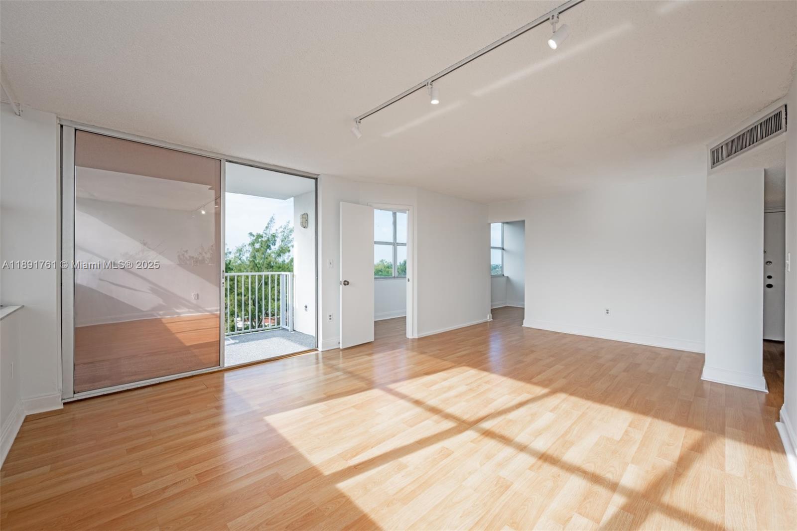 1300 NE Miami Gardens Dr 820E