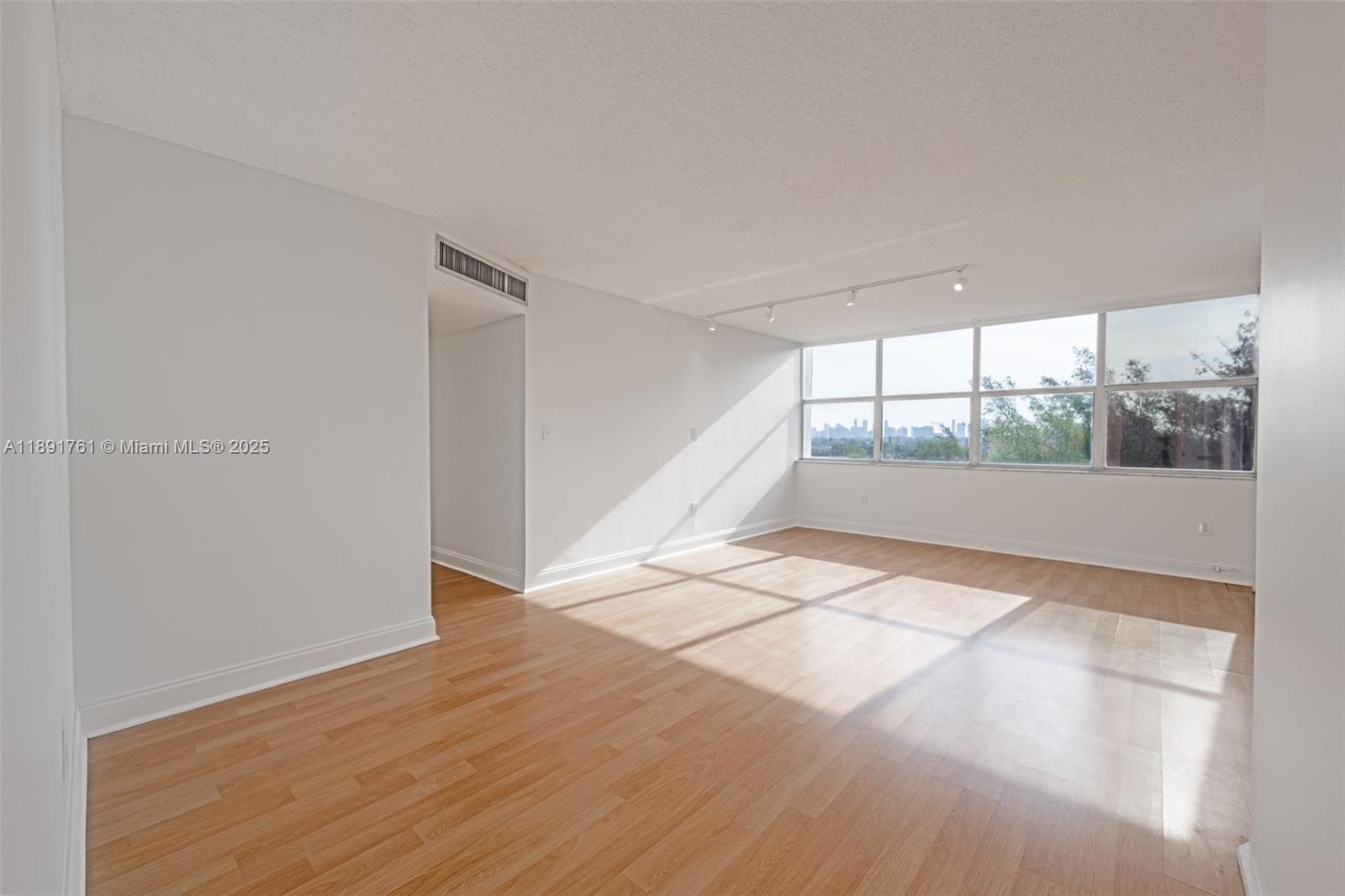 1300 NE Miami Gardens Dr 820E