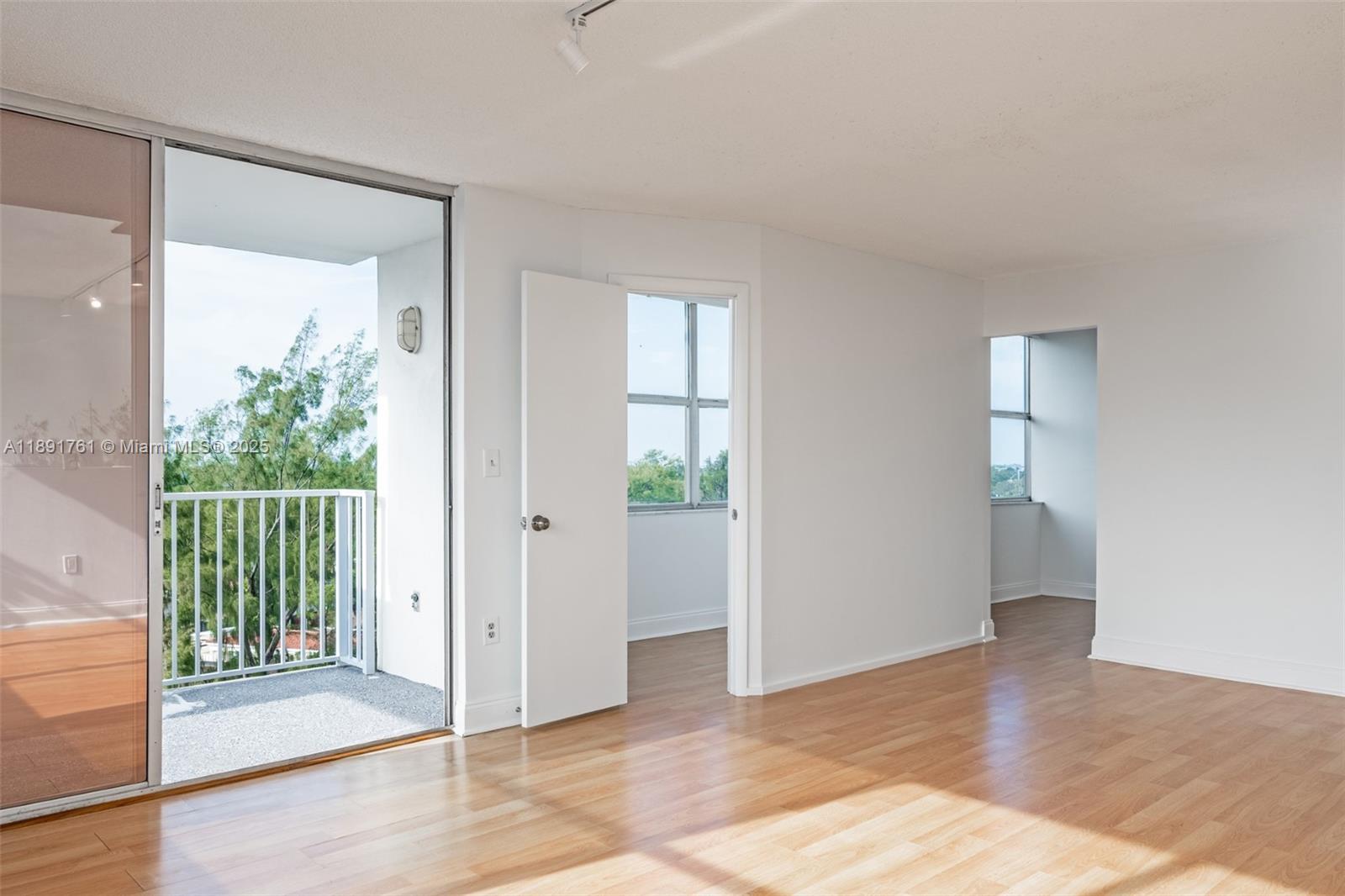 1300 NE Miami Gardens Dr 820E