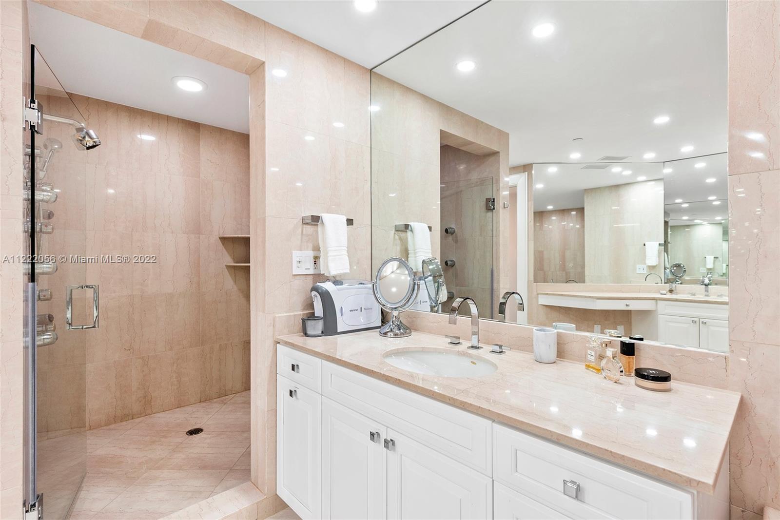 GRAND BAY RESIDENCES COND - Residential