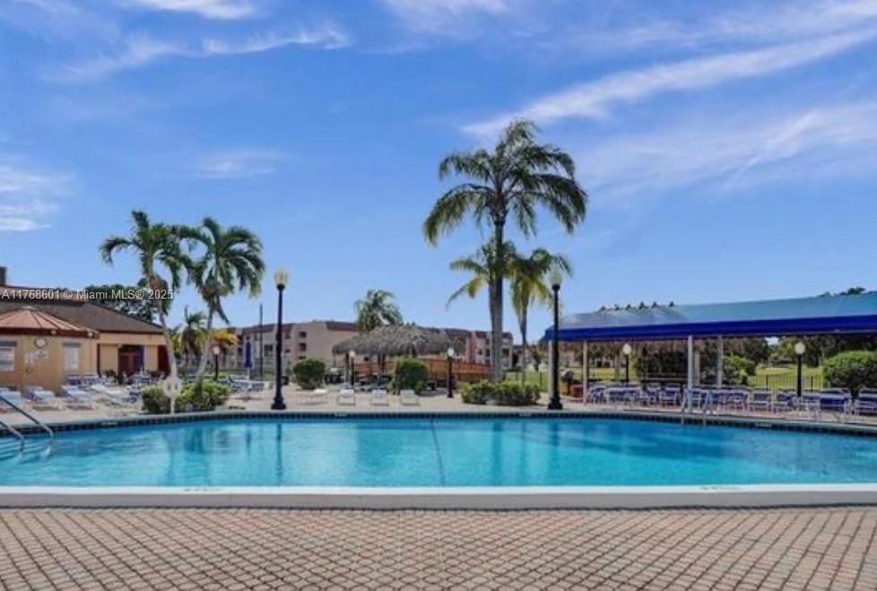 55+ COMMUNITY, GREAT OPPORTUNITY ON SUNRISE LAKES. THE UNIT IS IN ORIGINAL CONDITION.