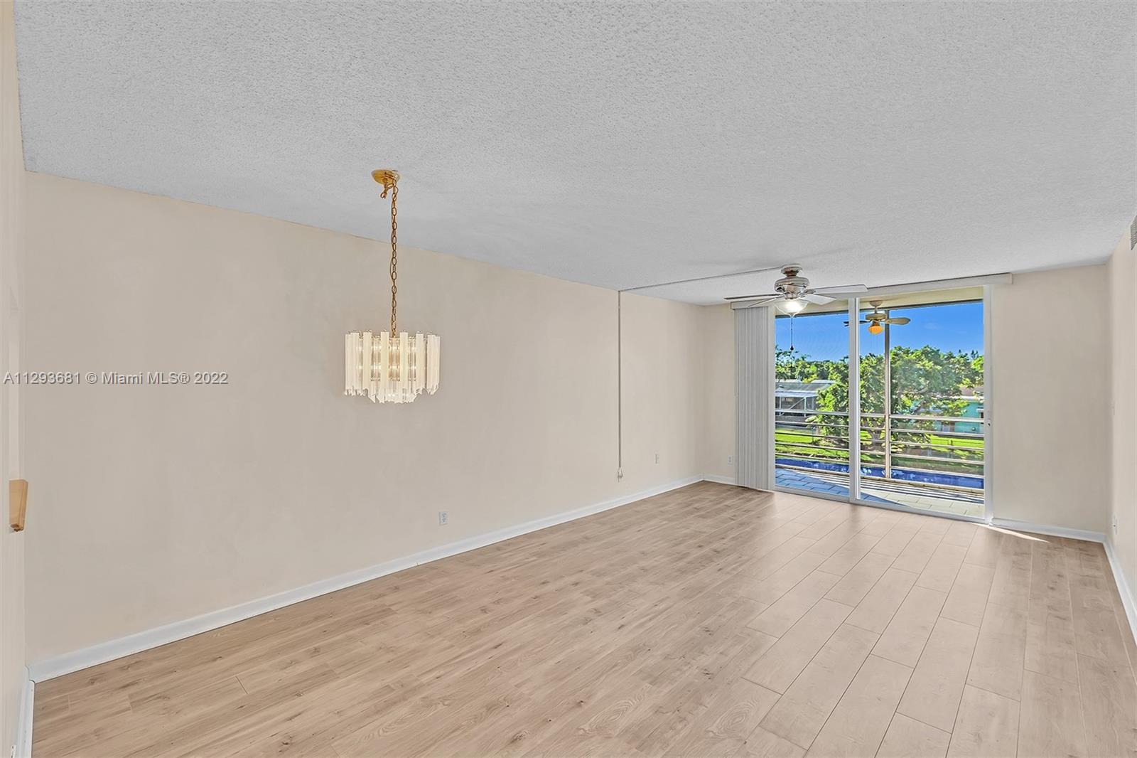 SUNRISE LAKES - Residential