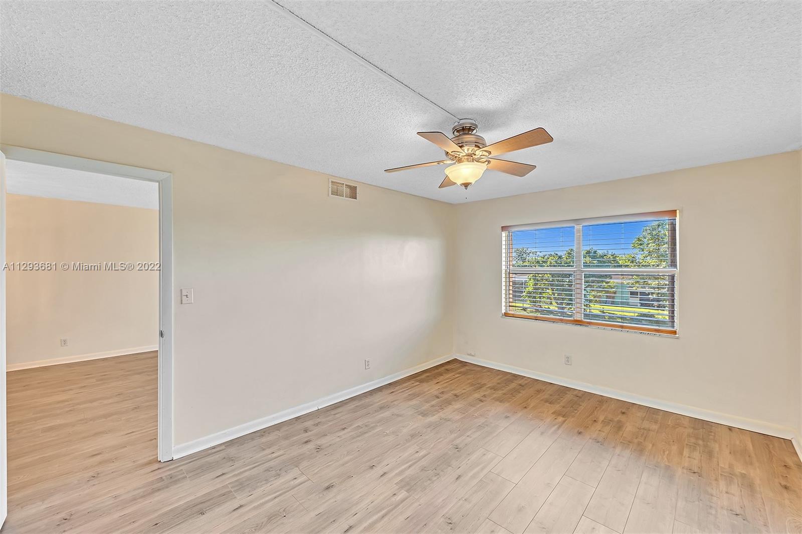 SUNRISE LAKES - Residential