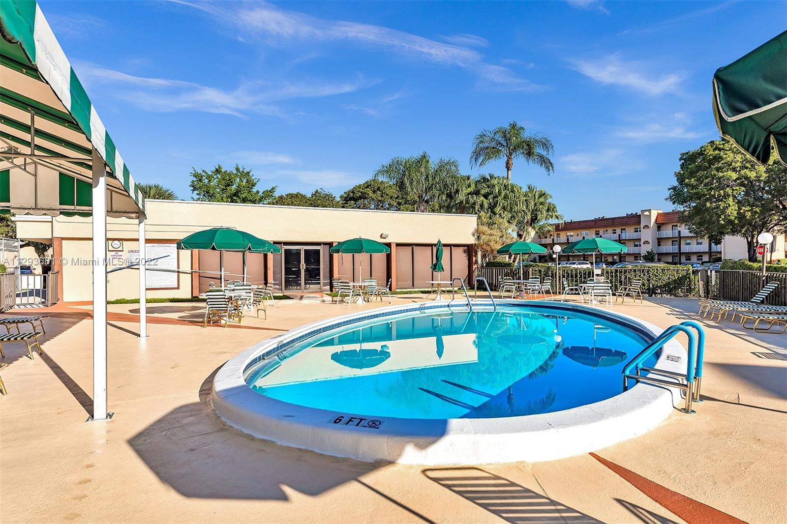 SUNRISE LAKES - Residential