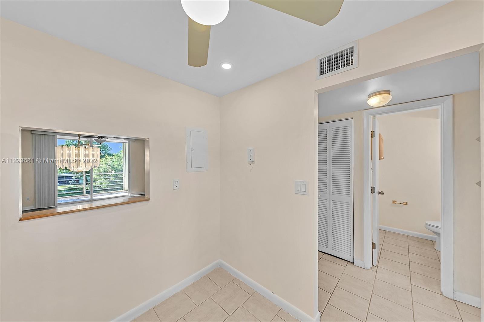 SUNRISE LAKES - Residential