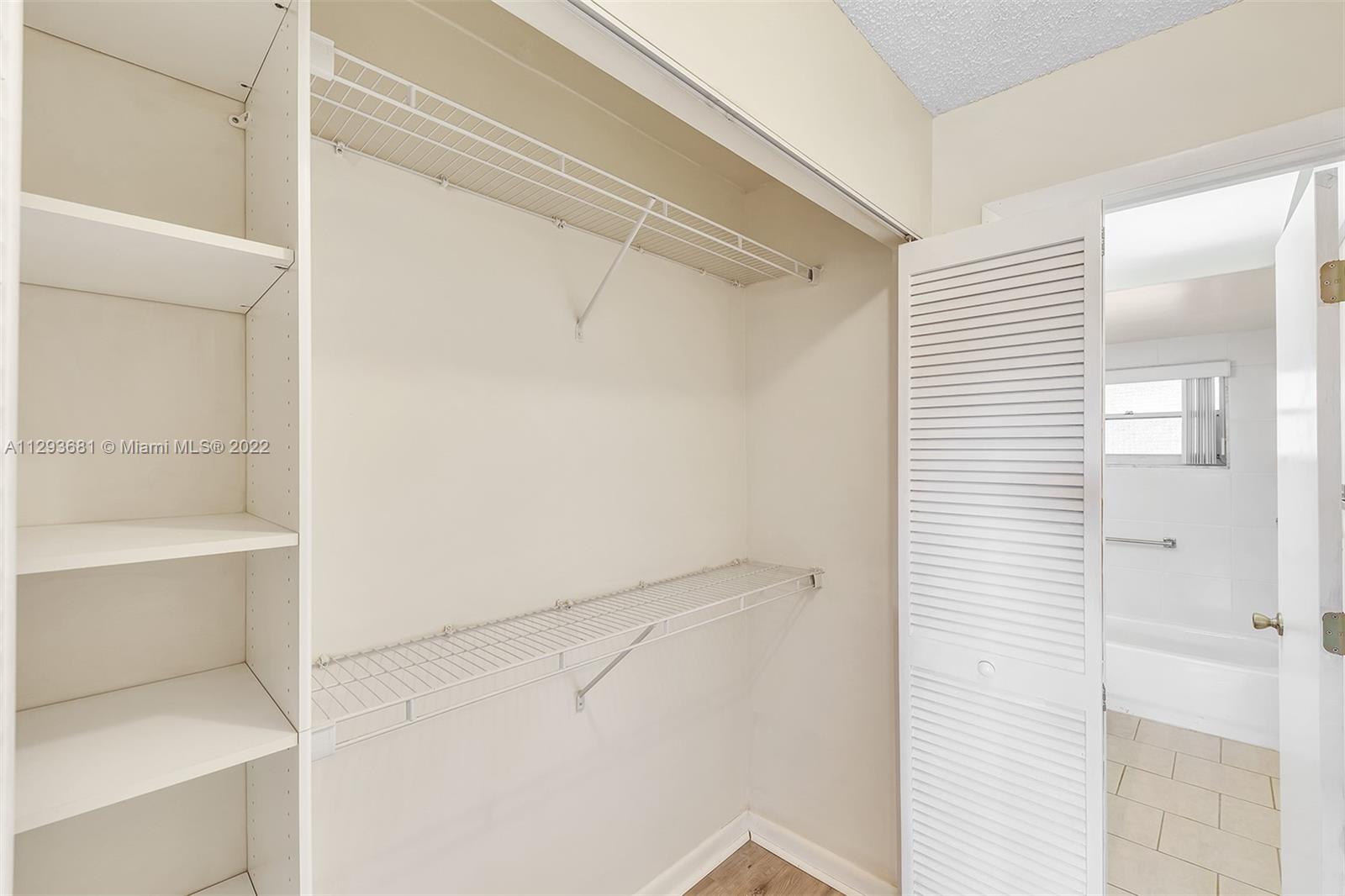 SUNRISE LAKES - Residential