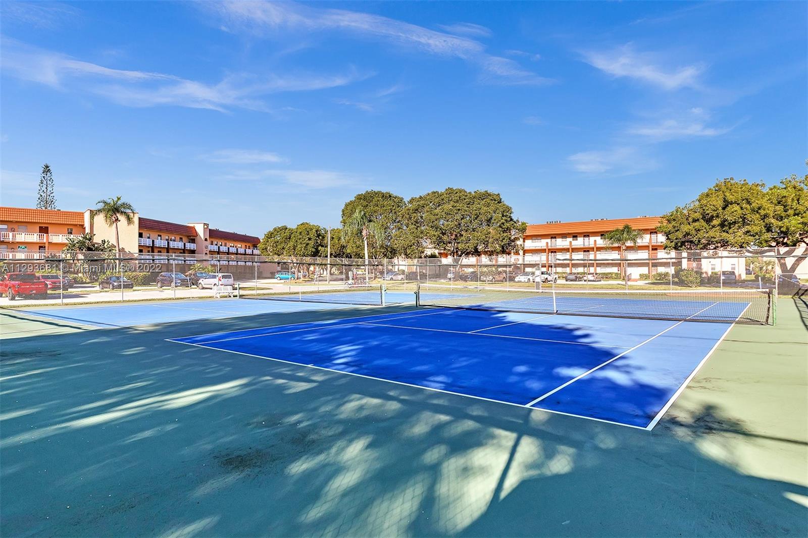 SUNRISE LAKES - Residential