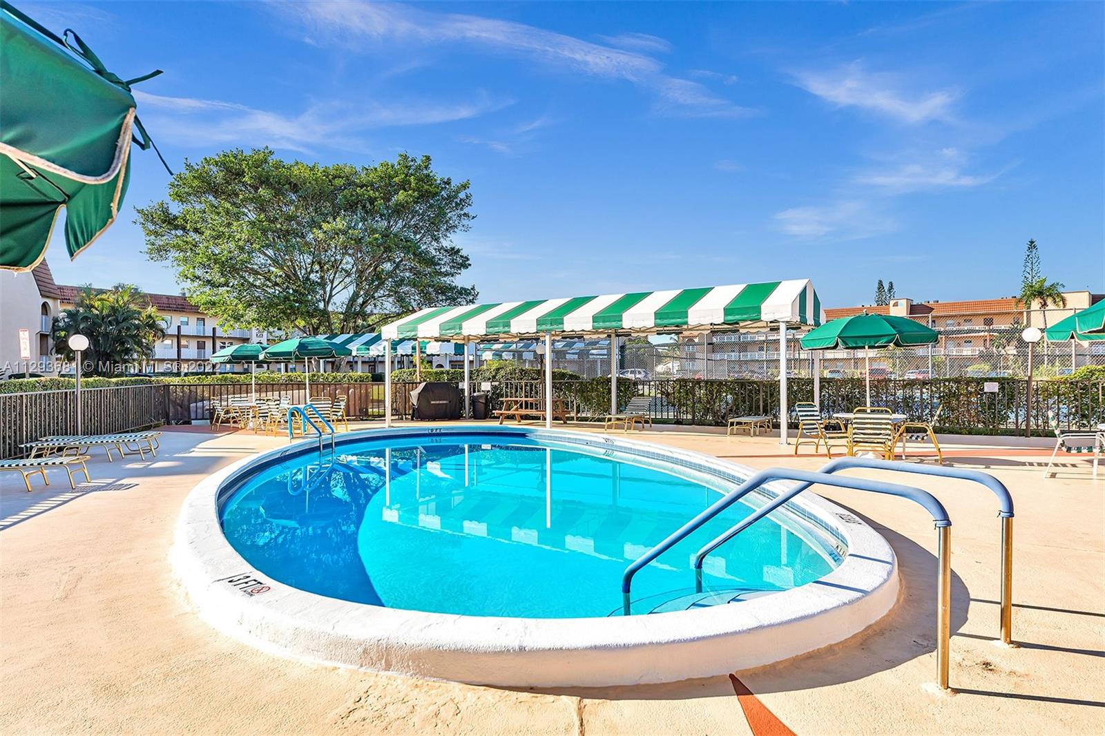 SUNRISE LAKES - Residential