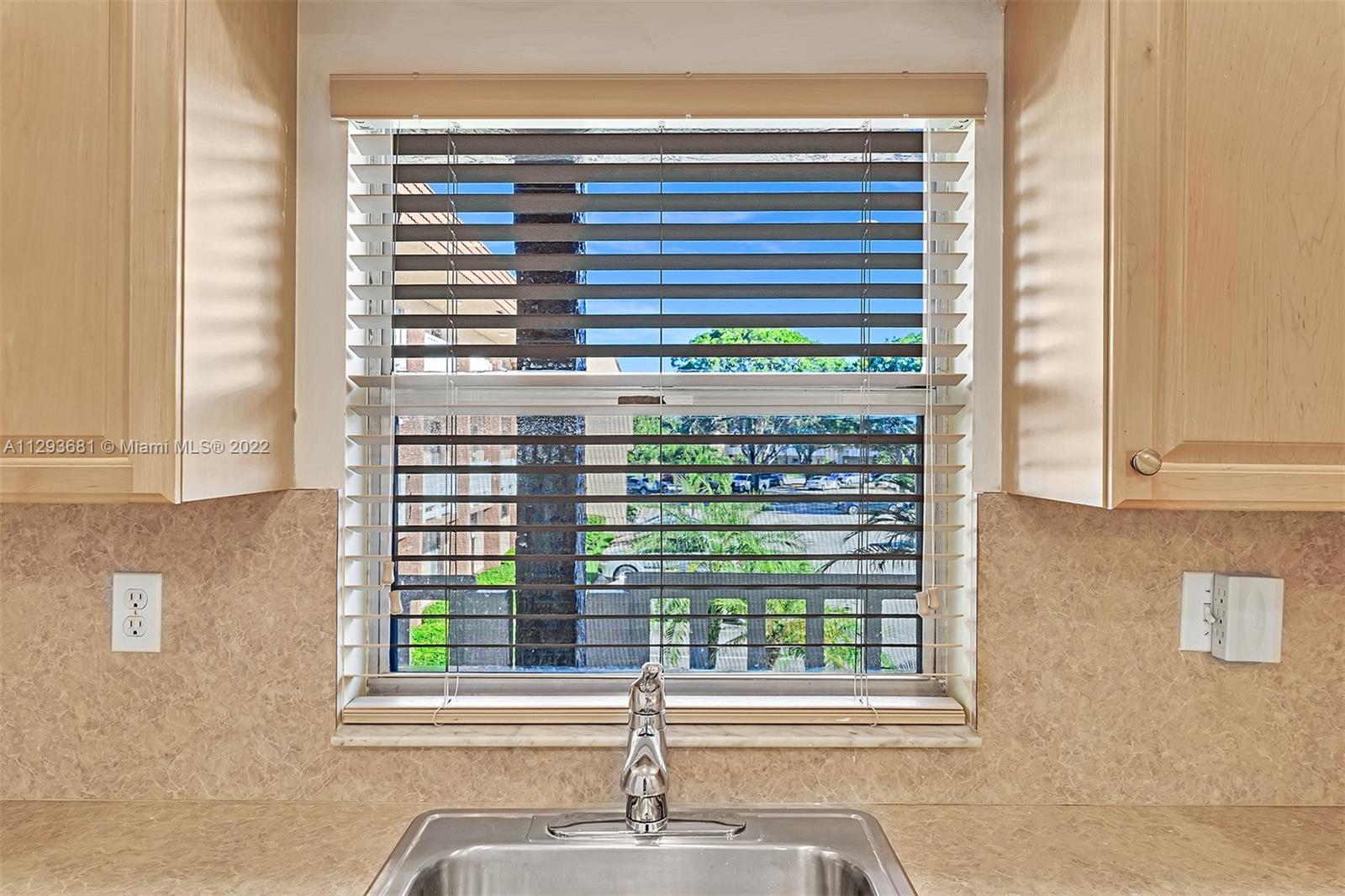 SUNRISE LAKES - Residential