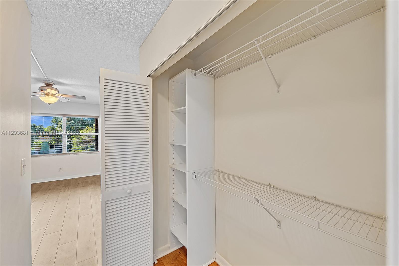 SUNRISE LAKES - Residential