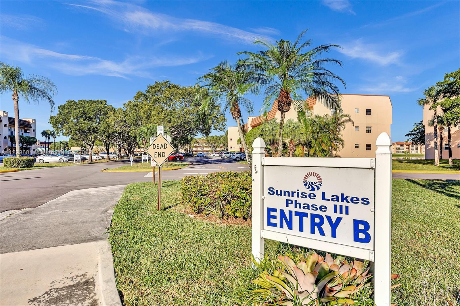 SUNRISE LAKES - Residential