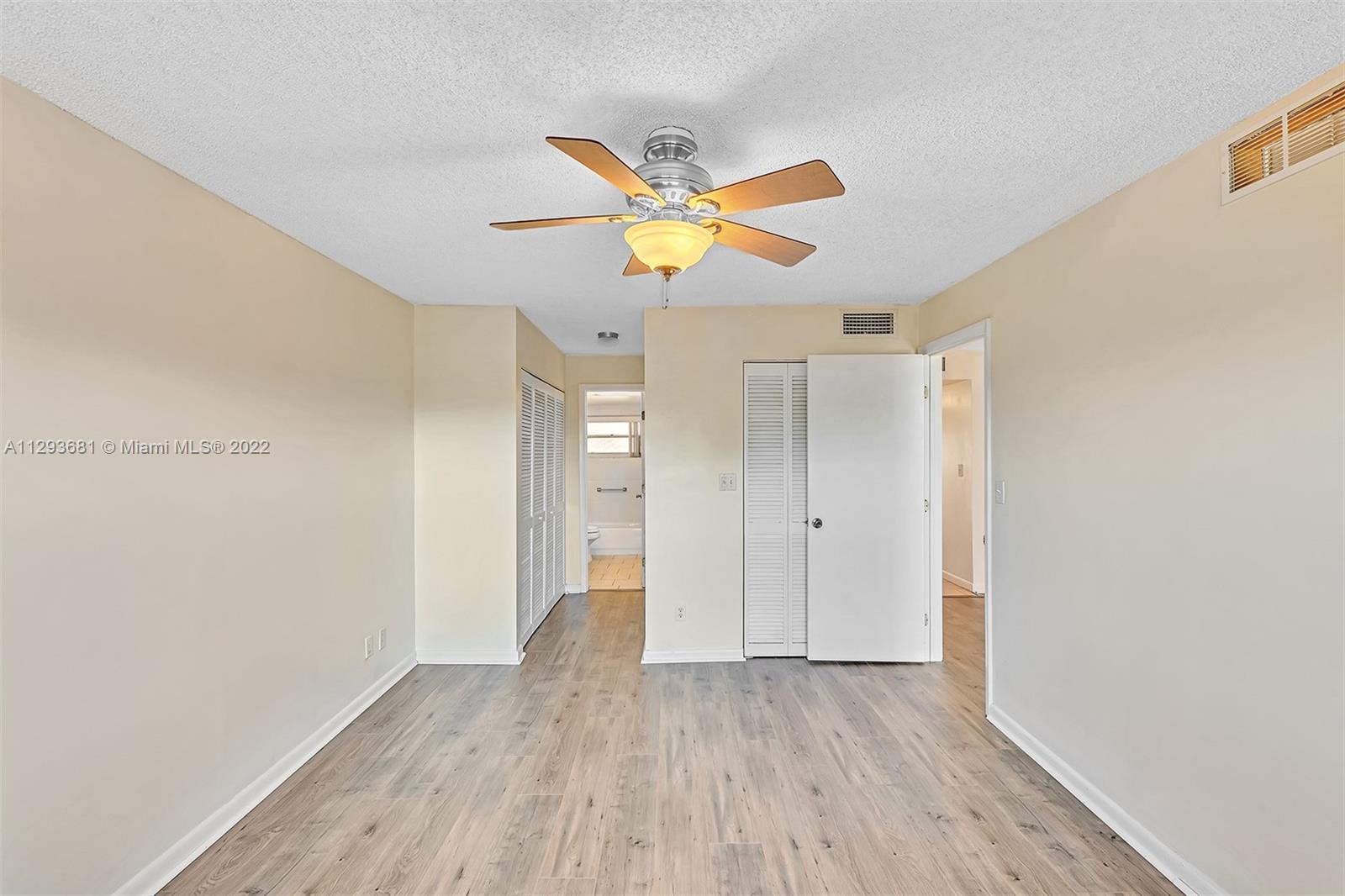 SUNRISE LAKES - Residential