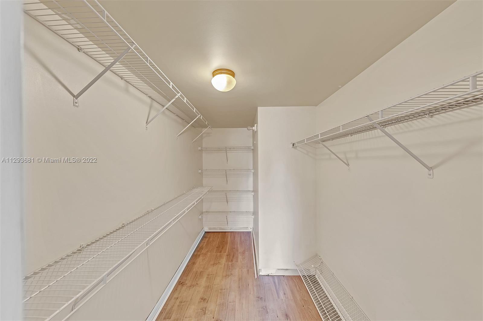 SUNRISE LAKES - Residential