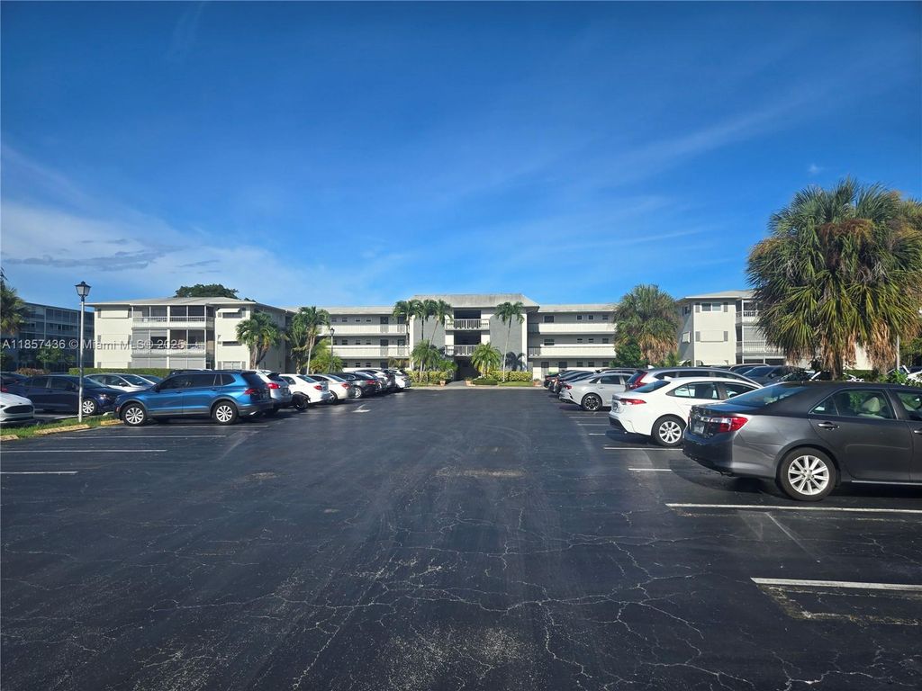 Photo of 1001 Hillcrest Ct #302, Hollywood, FL 33021 (MLS # A11857436)