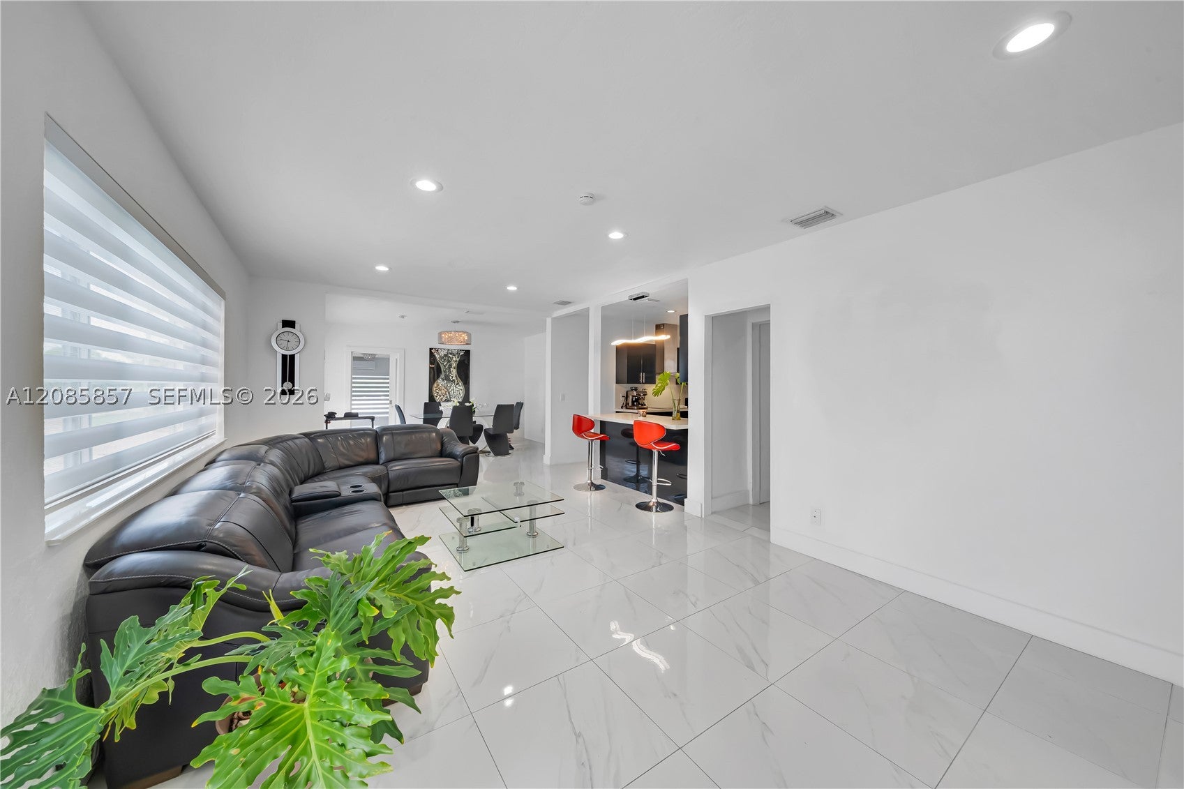 9365 SW 44th St, Miami, FL, 33165/$870,000 3 9365 SW 44th St