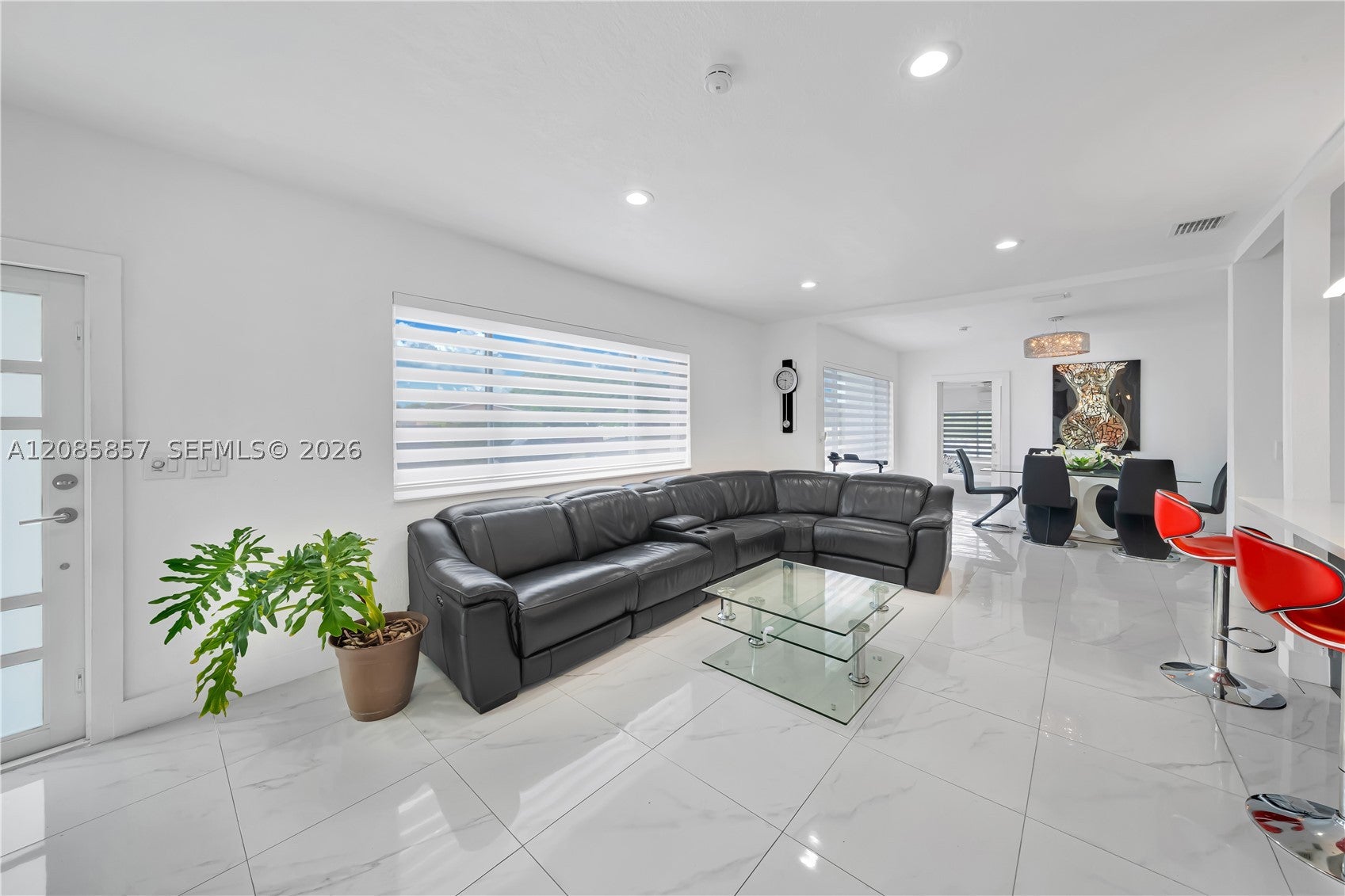 9365 SW 44th St, Miami, FL, 33165/$870,000 2 9365 SW 44th St