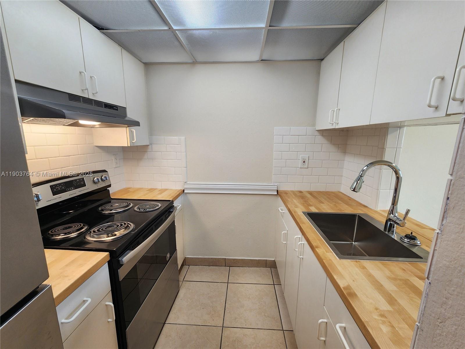 A A DOOLEY SUB - Residential Lease