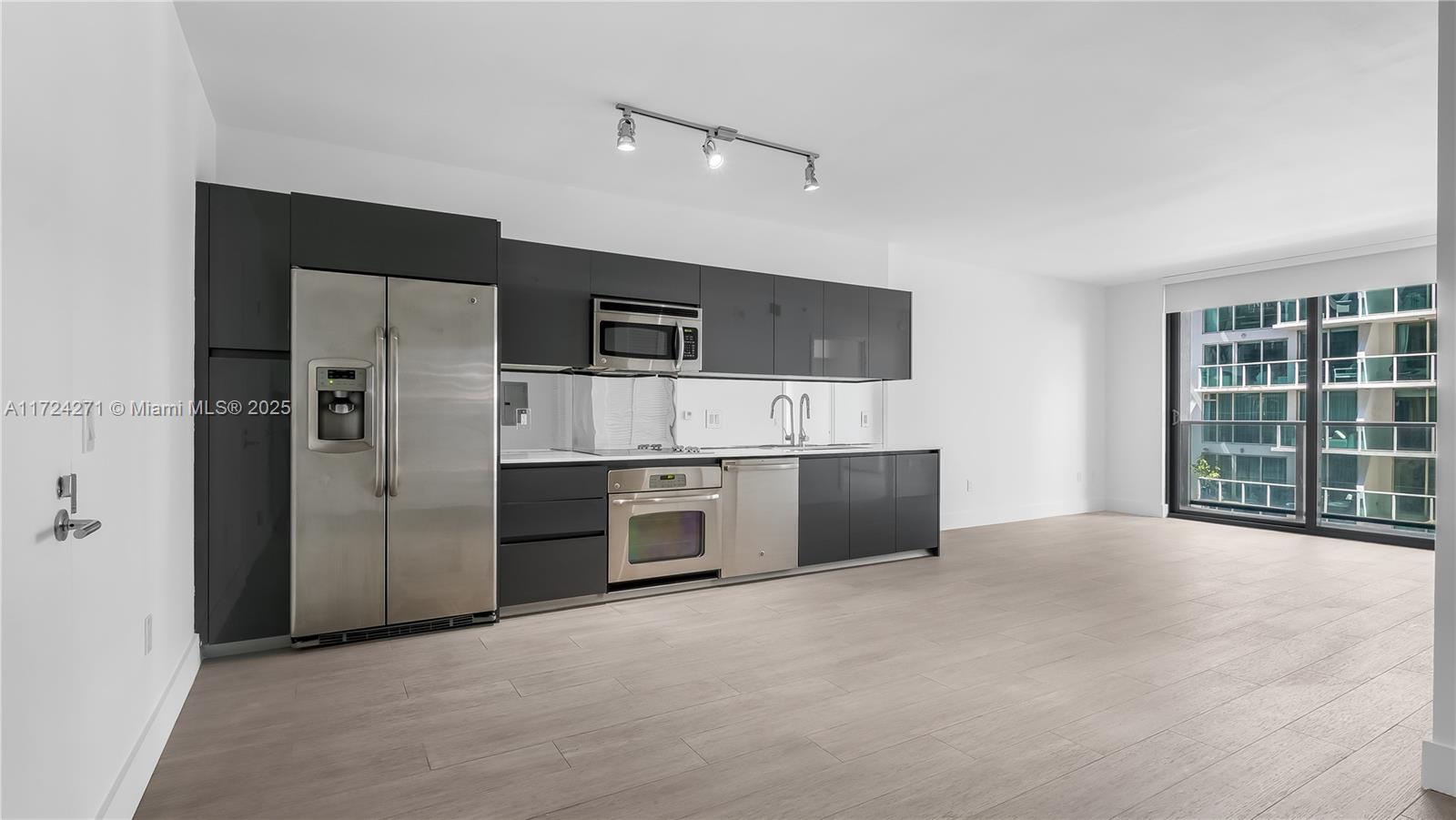 31 SE 6th St 1806