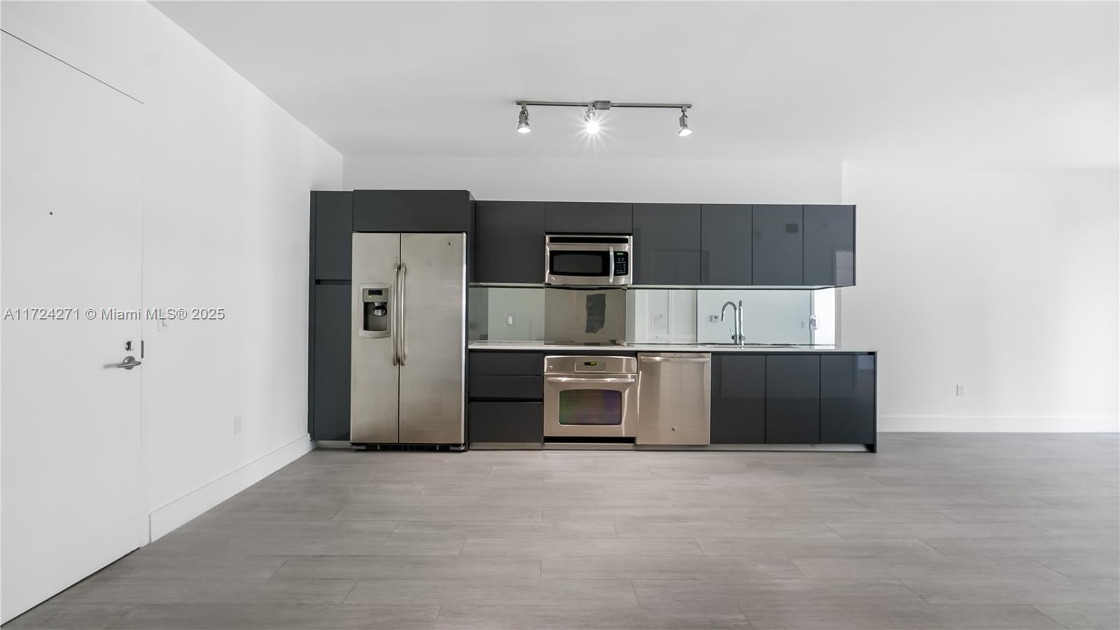 31 SE 6th St 1806