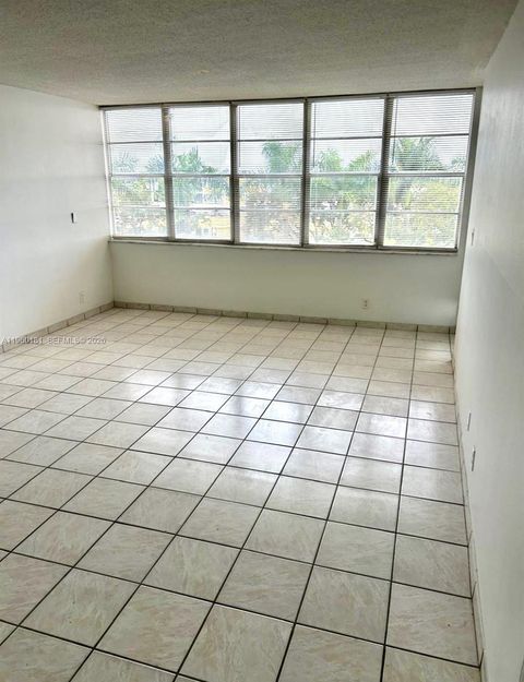 2025 NE 164th St 402 North Miami Beach FL 33162