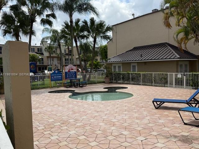 CORAL POINTE TOWNHOMES CO - Residential Lease