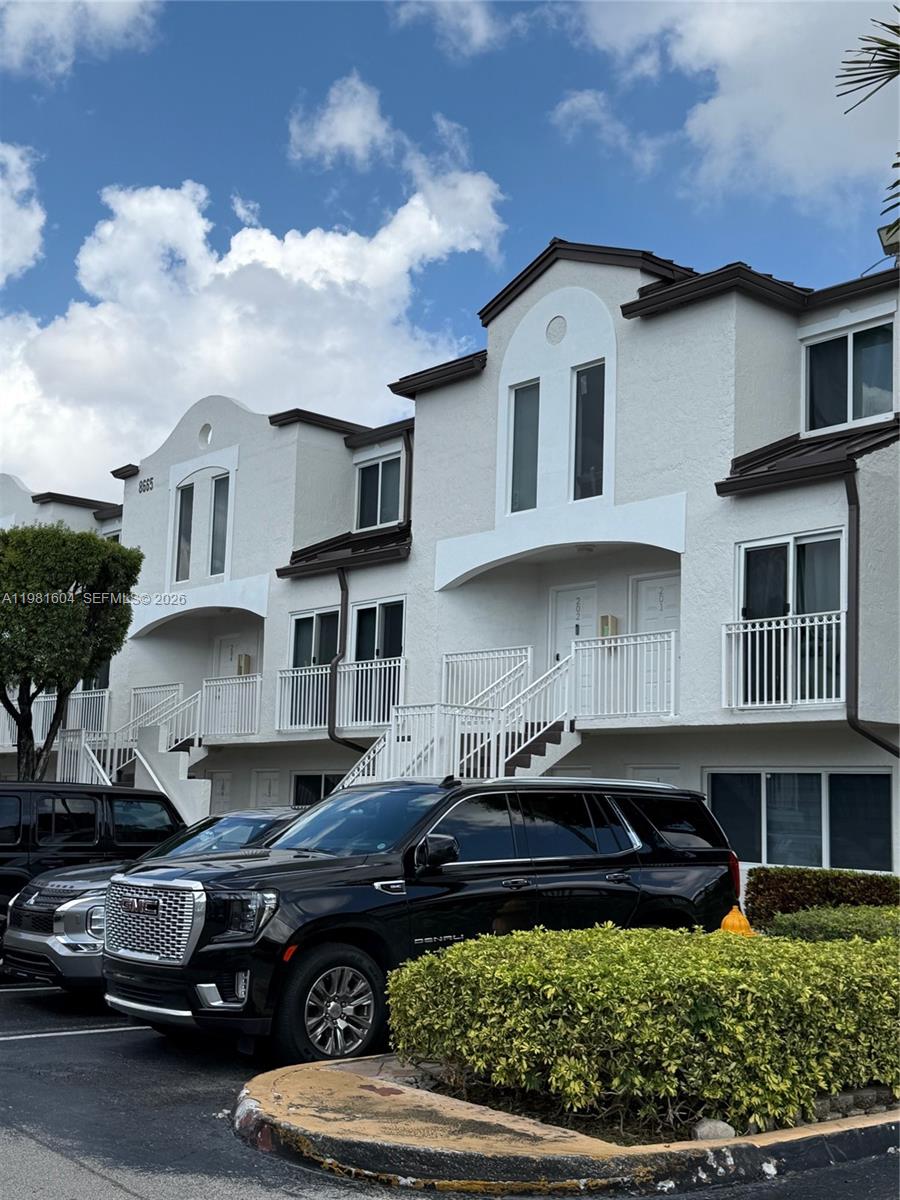 CORAL POINTE TOWNHOMES CO - Residential Lease