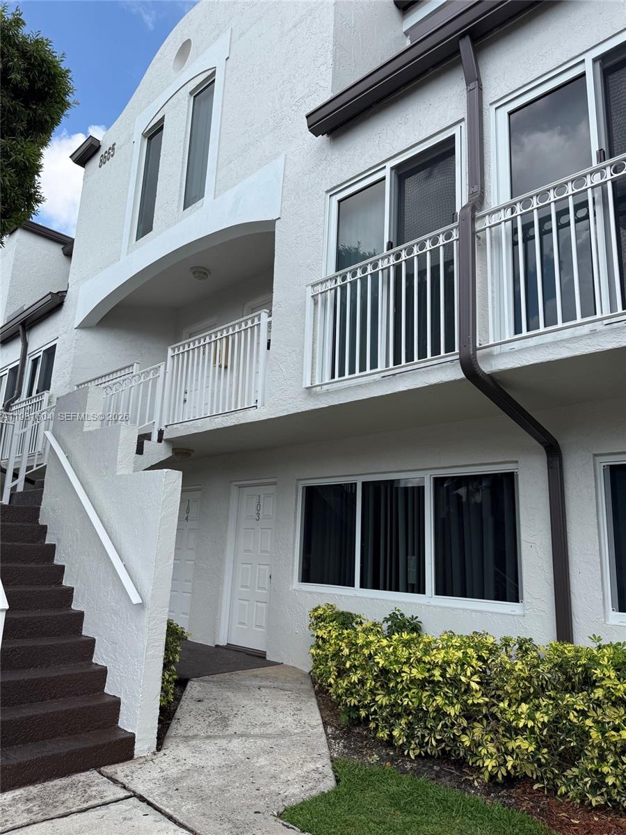 CORAL POINTE TOWNHOMES CO - Residential Lease