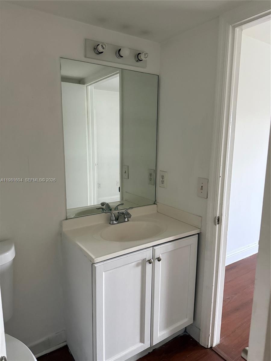 CORAL POINTE TOWNHOMES CO - Residential Lease