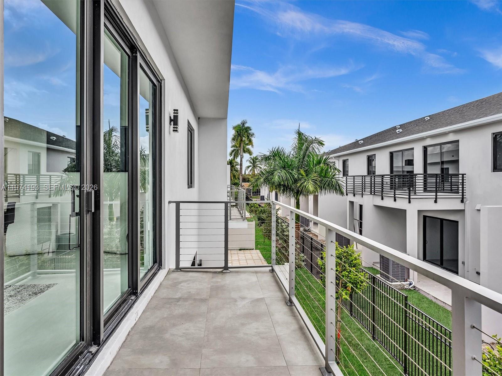 H20 DANIA BEACH - Residential