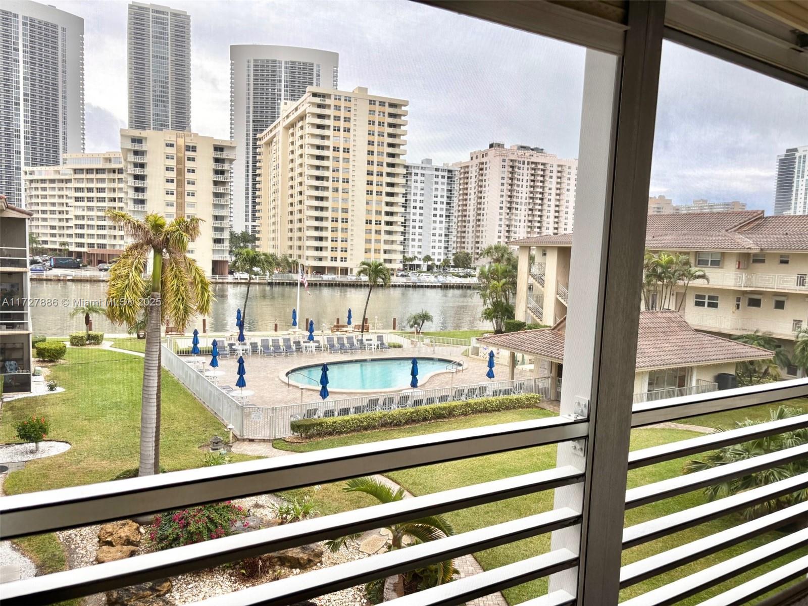 2600 Diana Dr 318, Hallandale Beach, Broward County, Florida - 1 Bedrooms  
2 Bathrooms - 