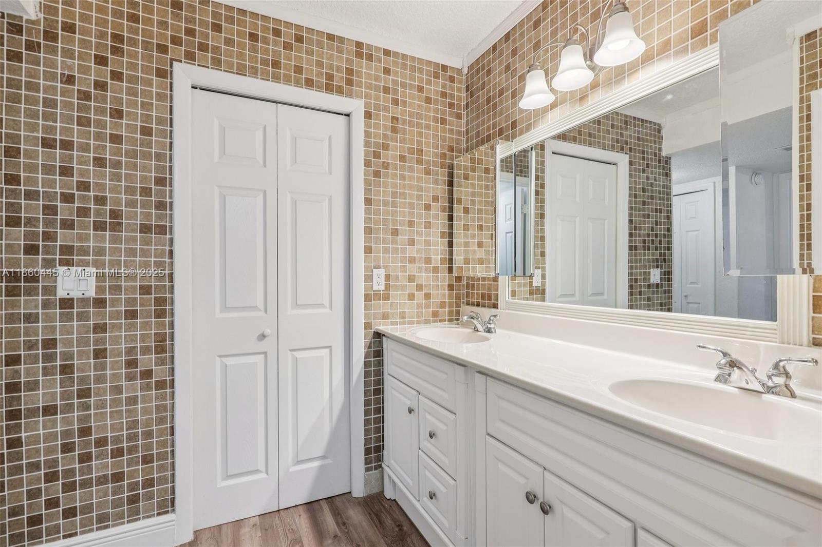 RACQUET CLUB APARTMENTS A - Residential