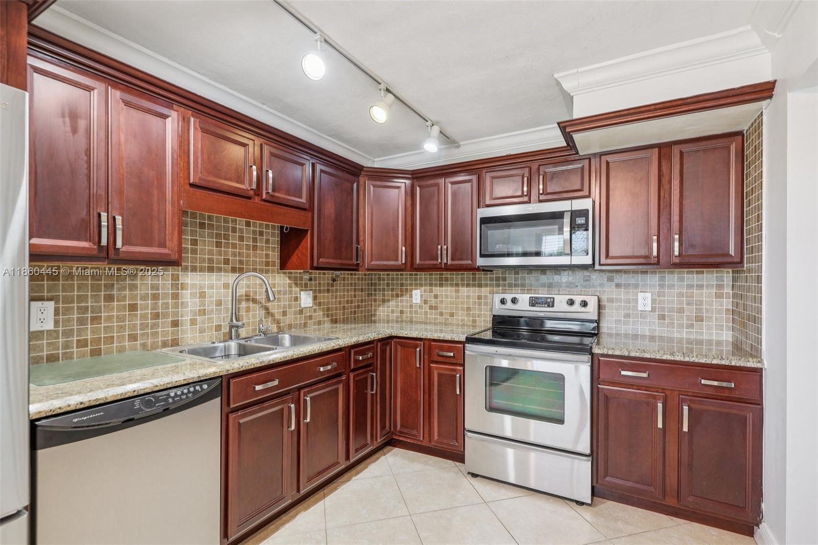 RACQUET CLUB APARTMENTS A - Residential