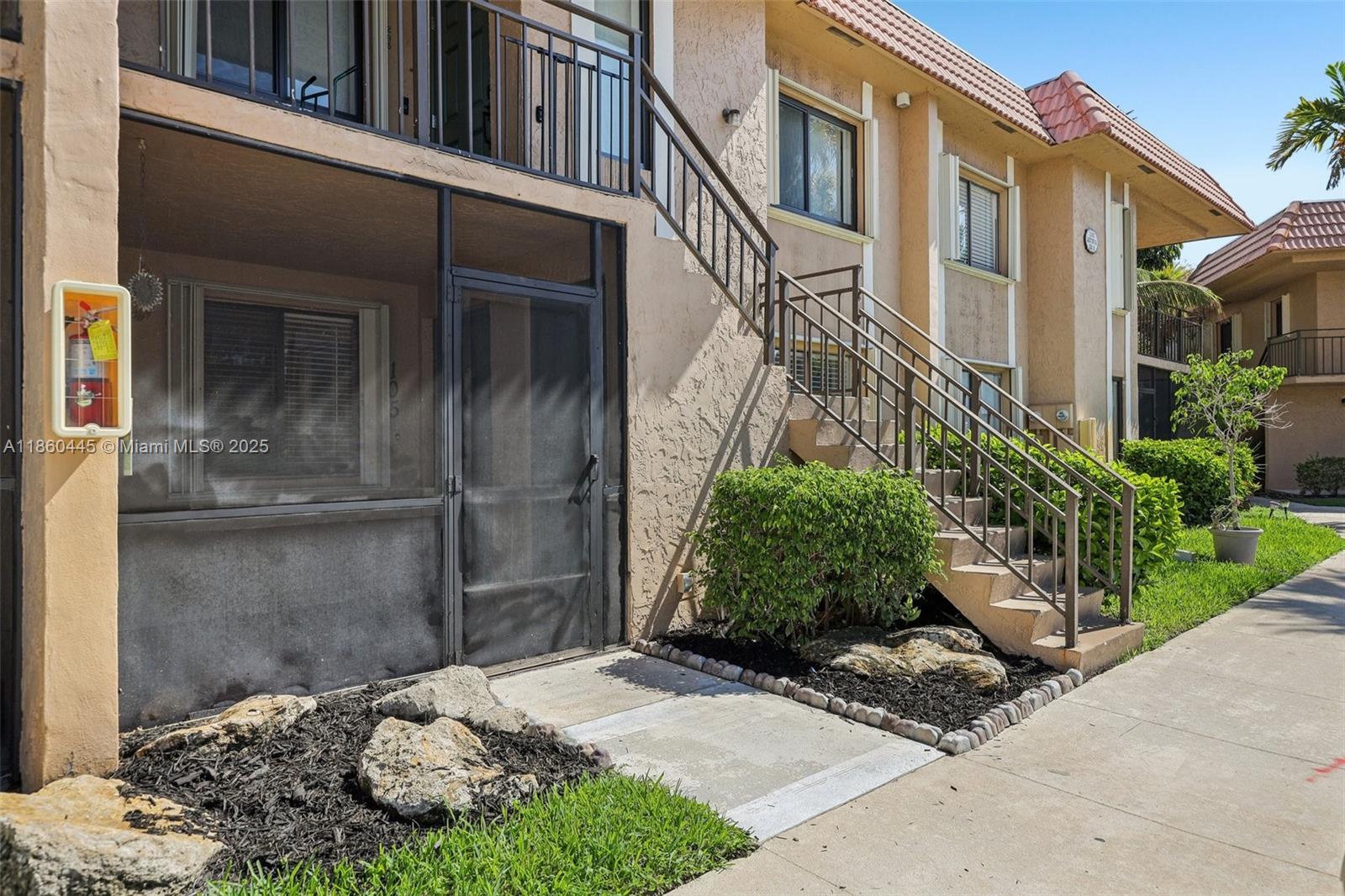 195 Lakeview Dr 105