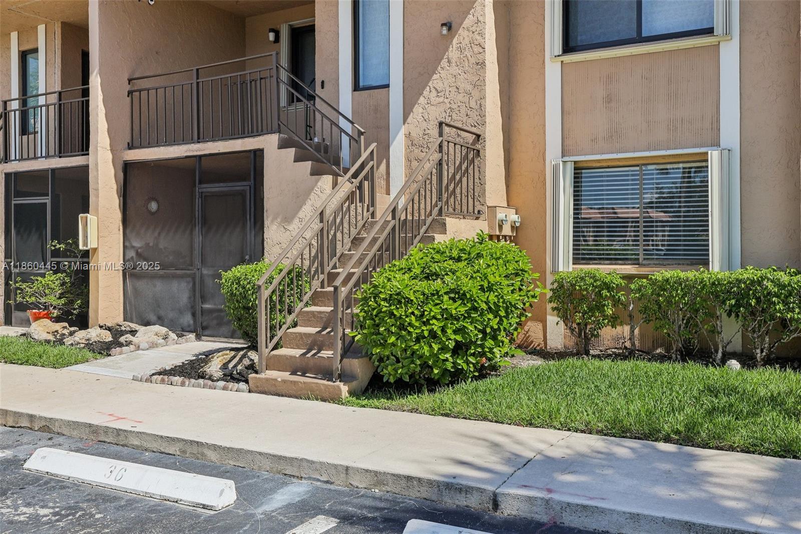 195 Lakeview Dr 105