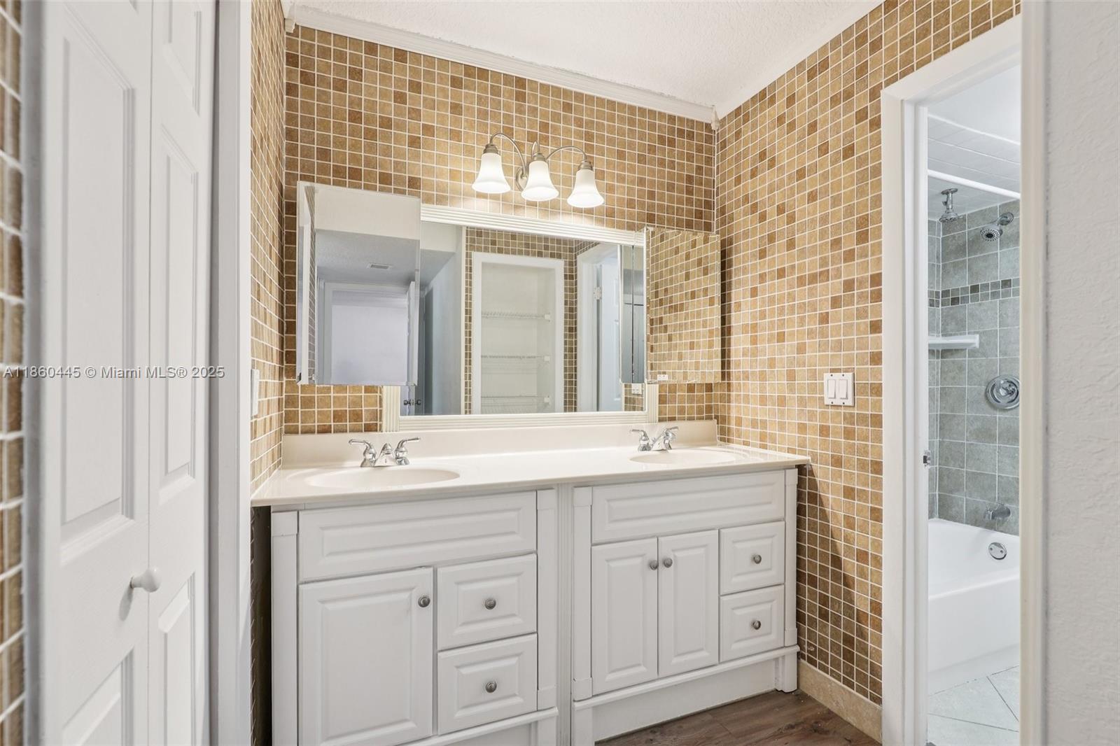 RACQUET CLUB APARTMENTS A - Residential