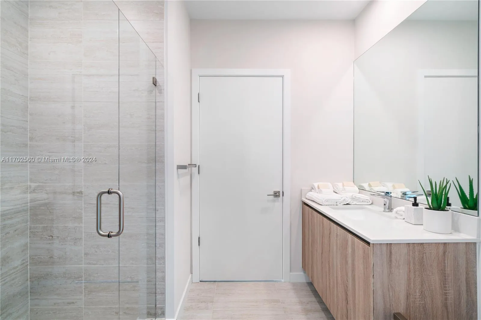 Miami, Florida 33137, United States, 1 Bedroom Bedrooms, ,1 BathroomBathrooms,Residential,Pending,28966