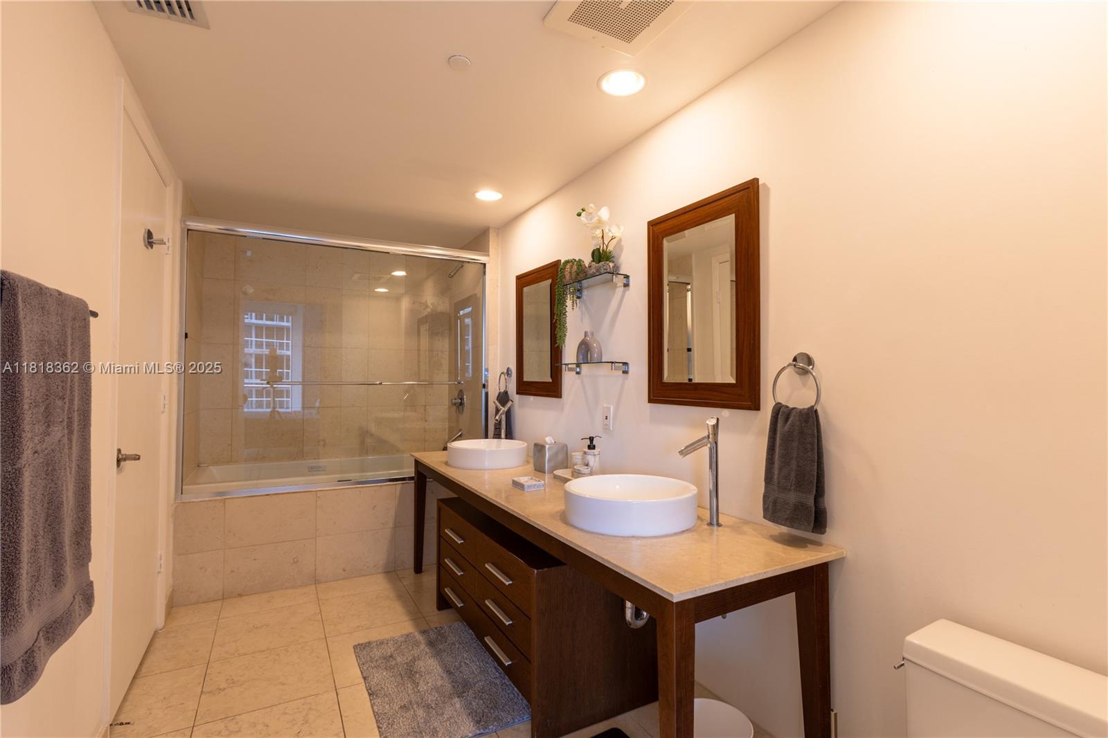 ICONBRICKELL CONDO NO 1 - Residential