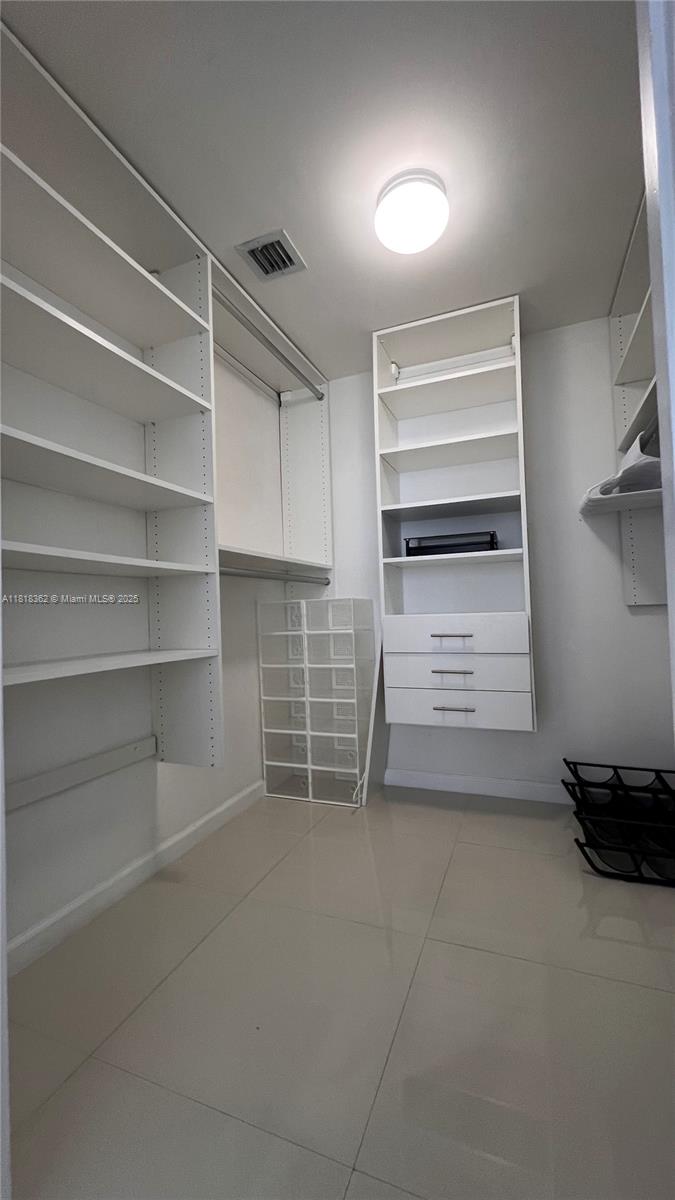 ICONBRICKELL CONDO NO 1 - Residential