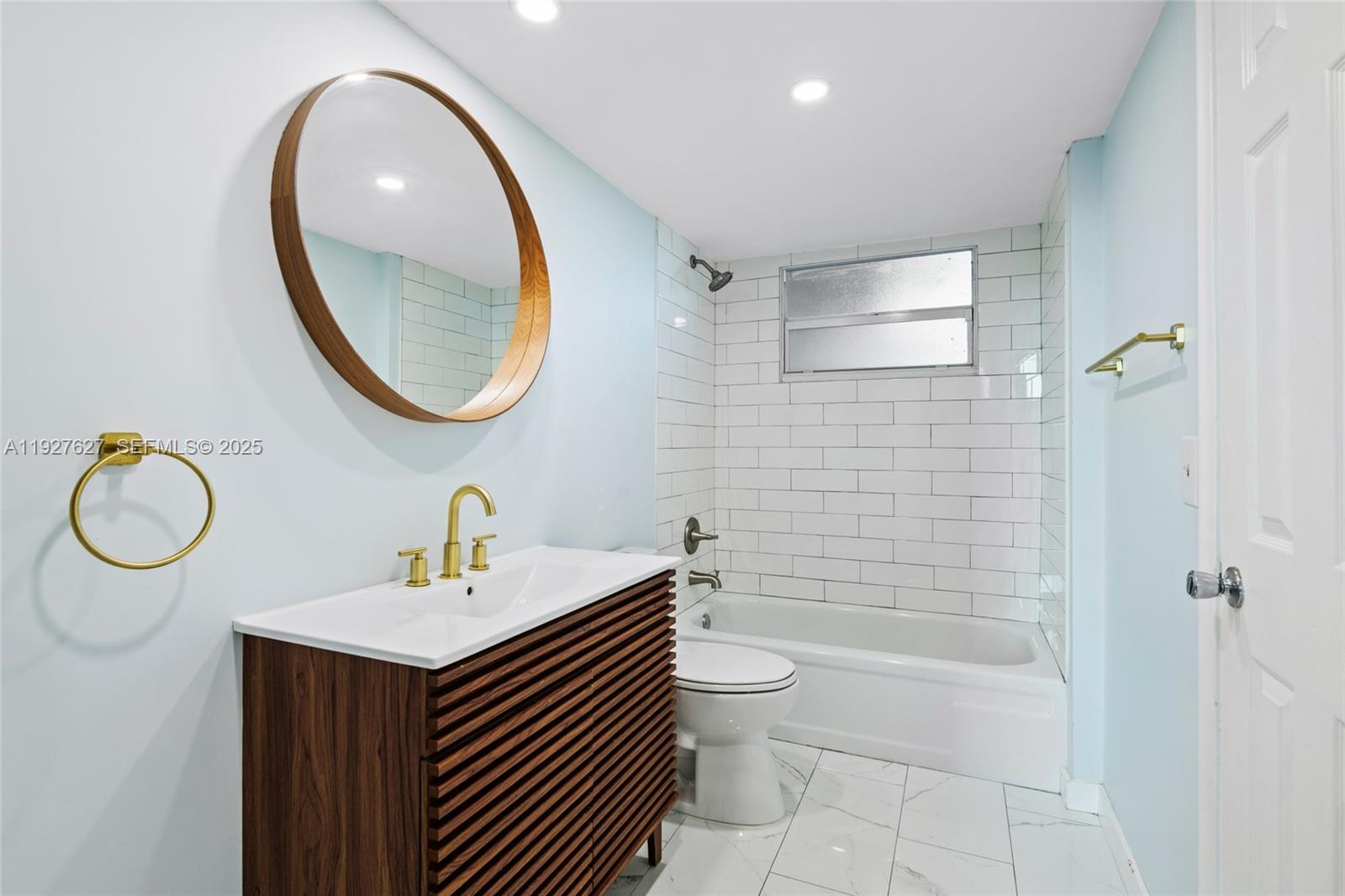 ROYAL PARK CONDO - Residential Lease