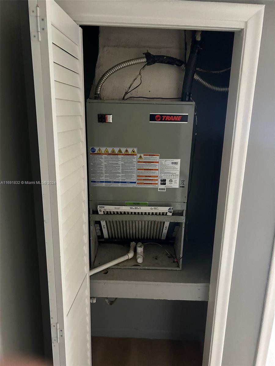 ROYAL OAKS TOWNHOUSE 11 C - Residential