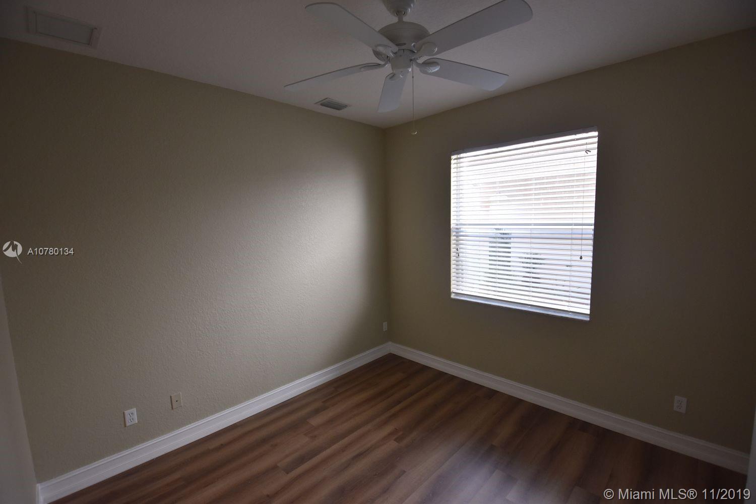 CANYON ISLES 1 - Residential Lease