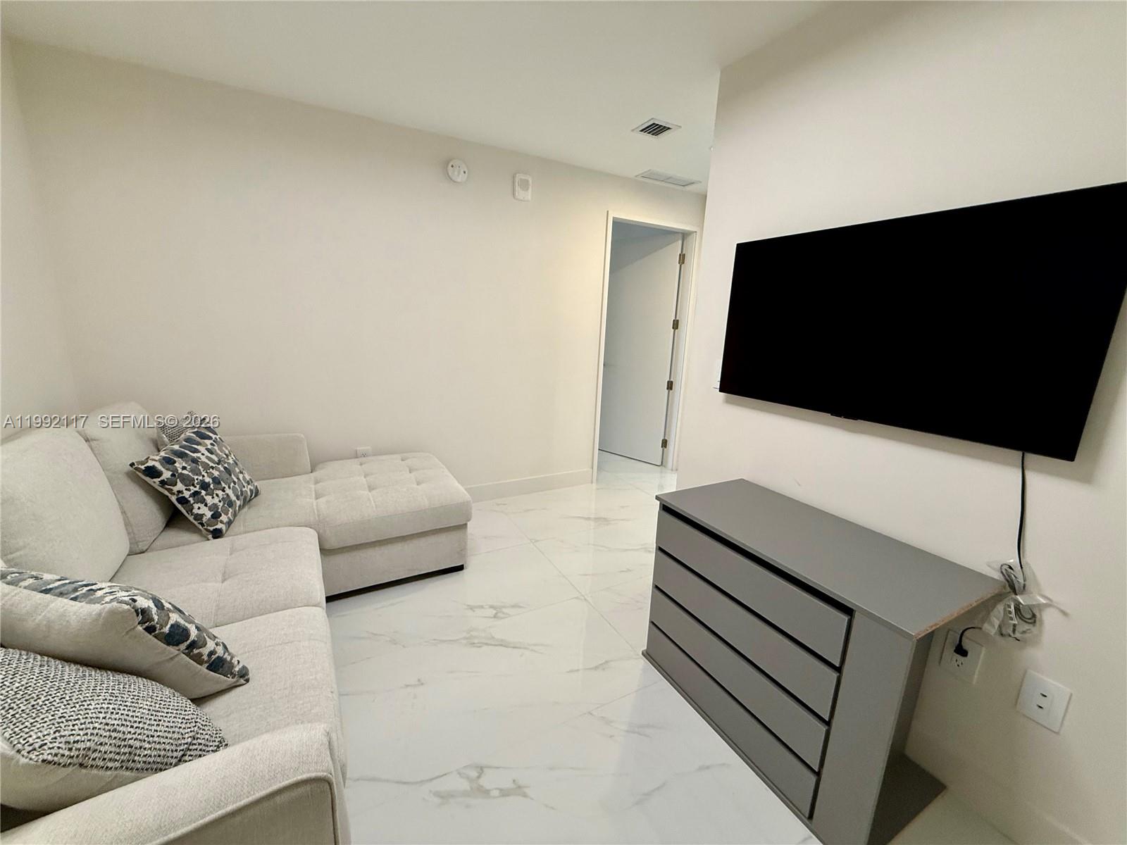 ARIA RESERVE - Residential Lease