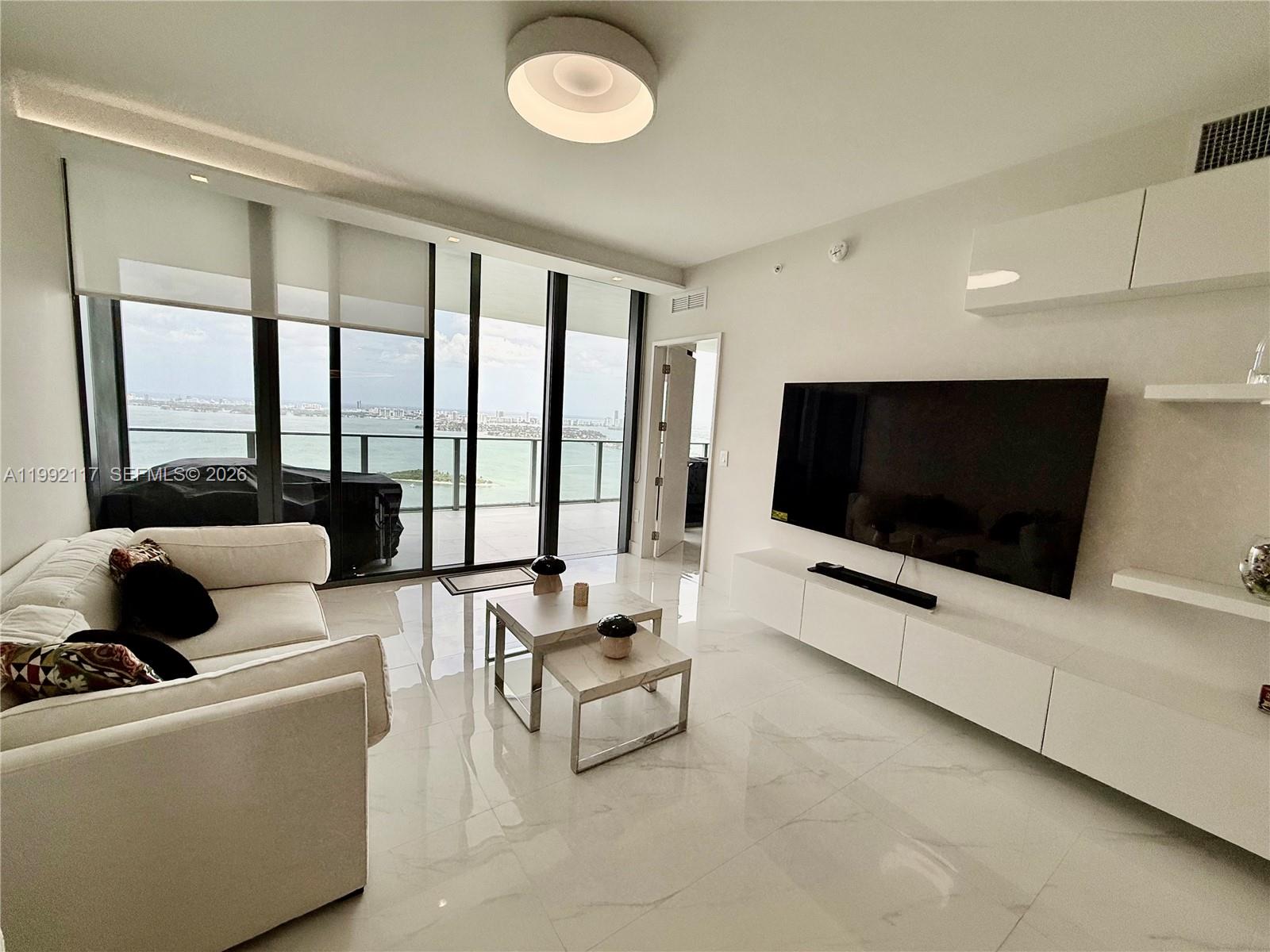 ARIA RESERVE - Residential Lease