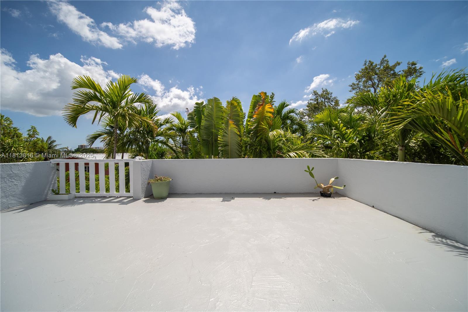 SOUTH BAY ESTATES - Residential Lease