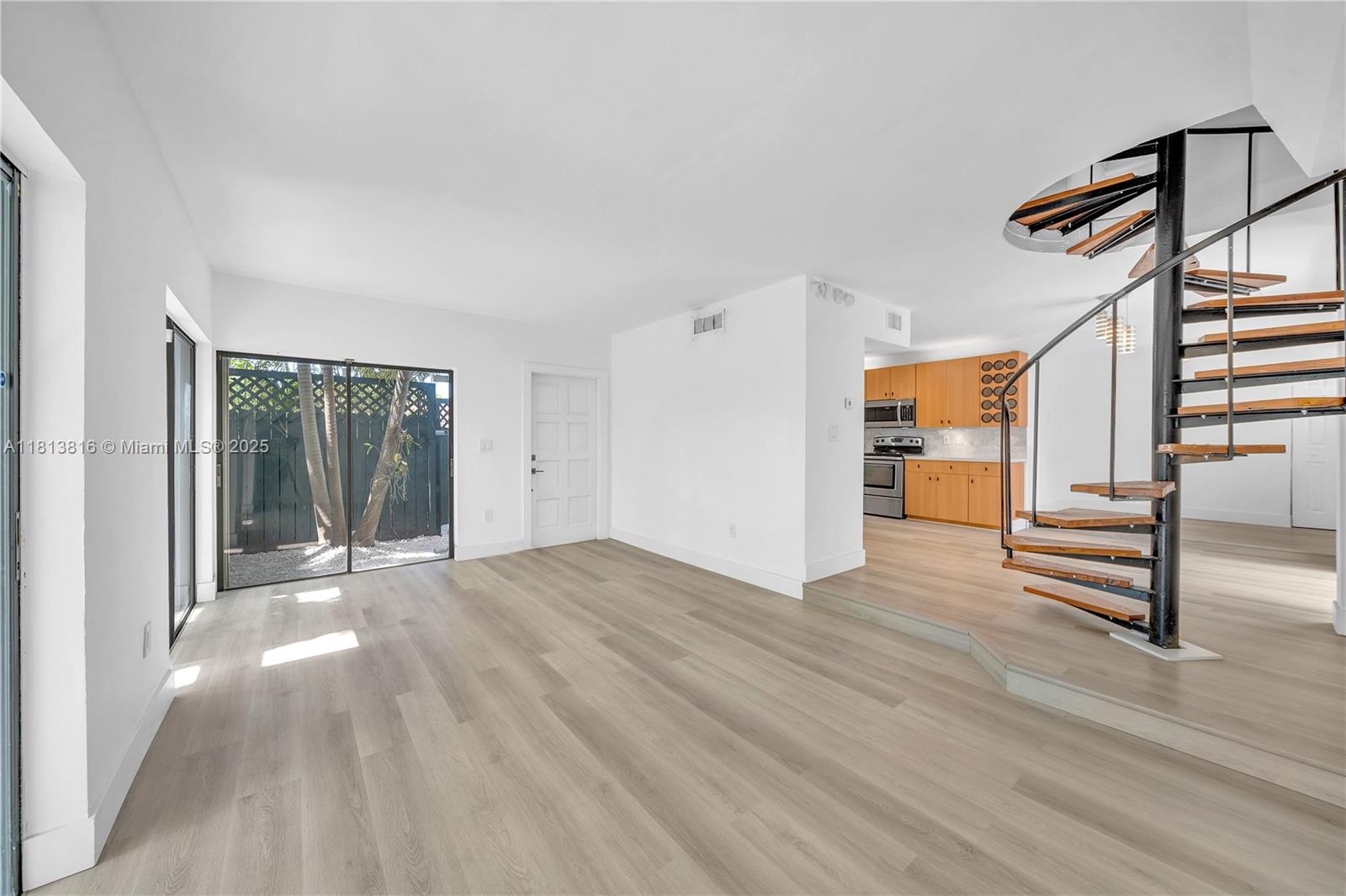 SOUTH BAY ESTATES - Residential Lease
