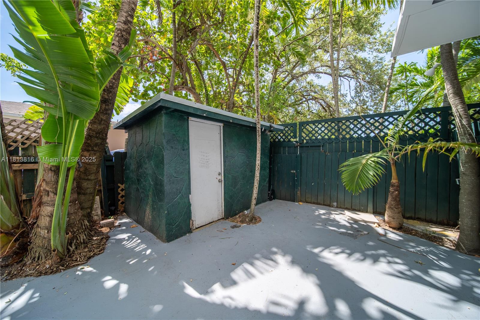 SOUTH BAY ESTATES - Residential Lease