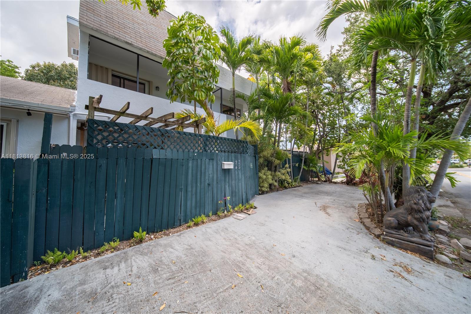 SOUTH BAY ESTATES - Residential Lease