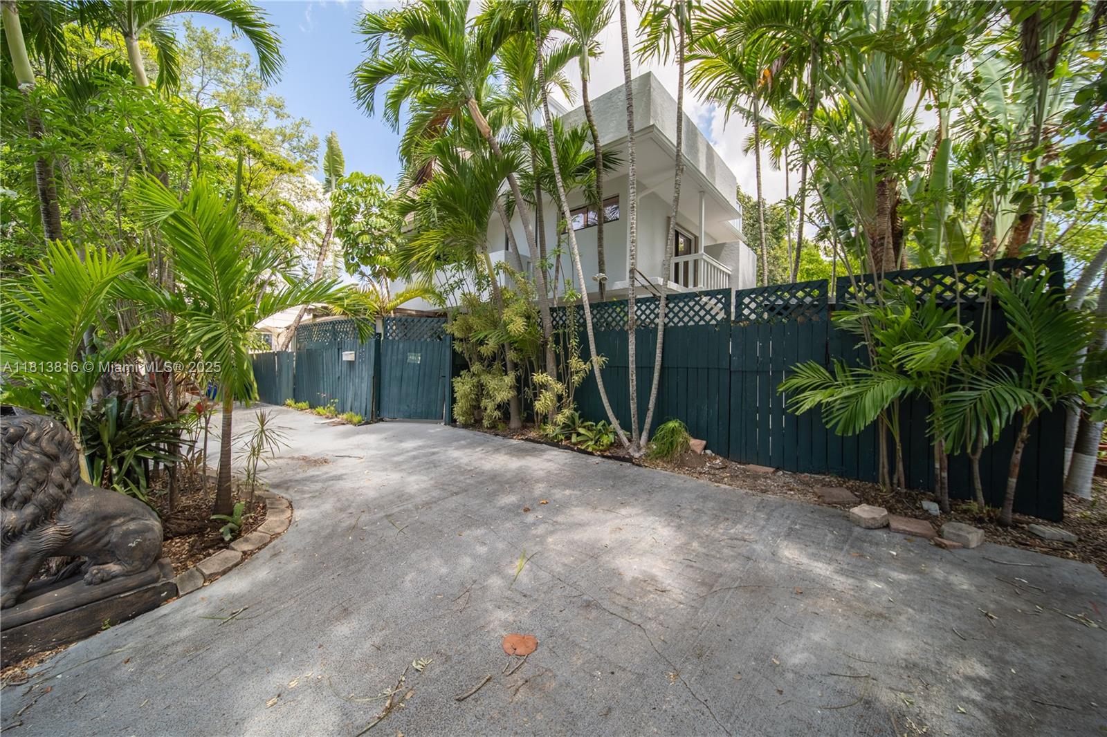 SOUTH BAY ESTATES - Residential Lease