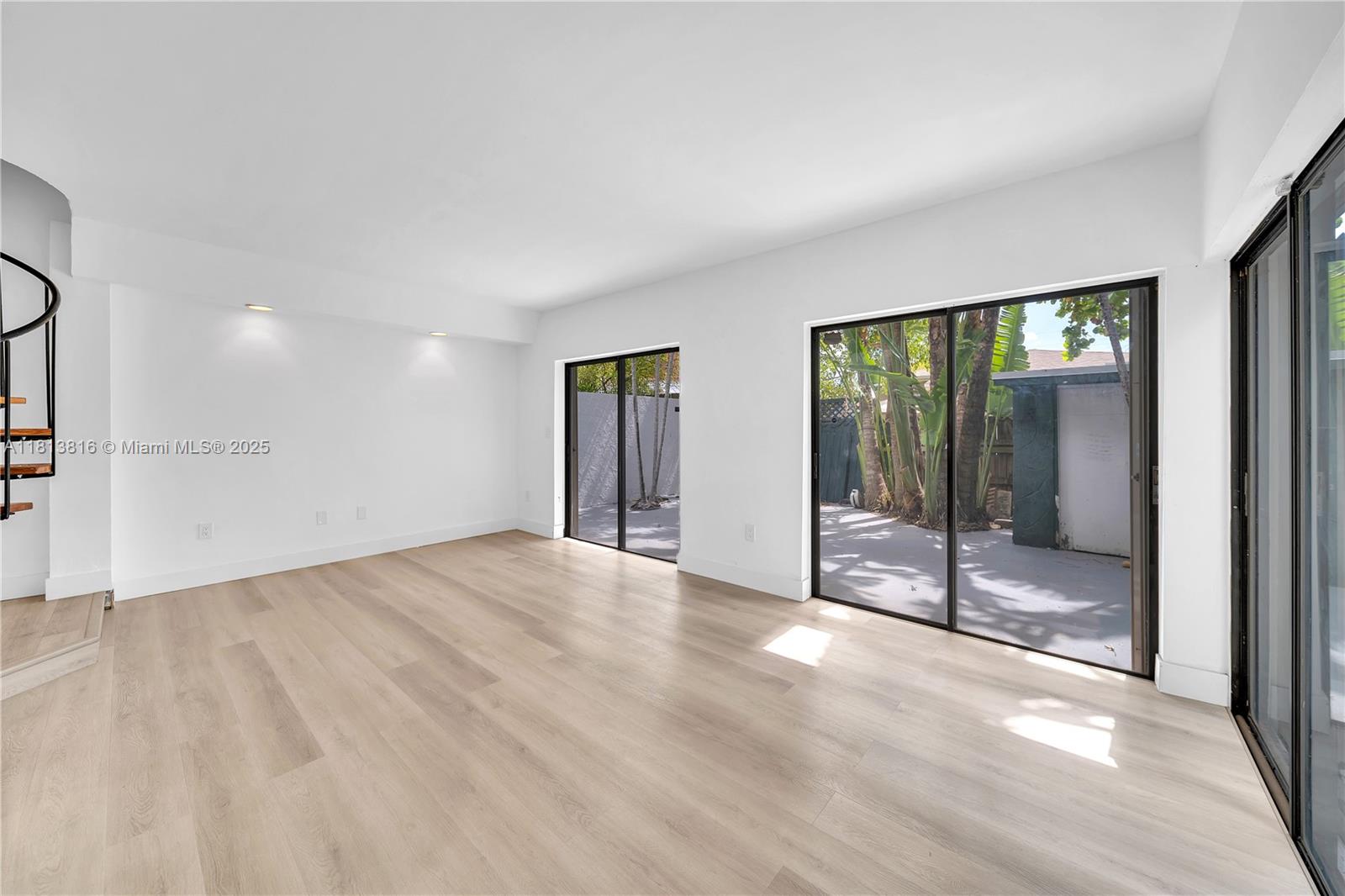 SOUTH BAY ESTATES - Residential Lease