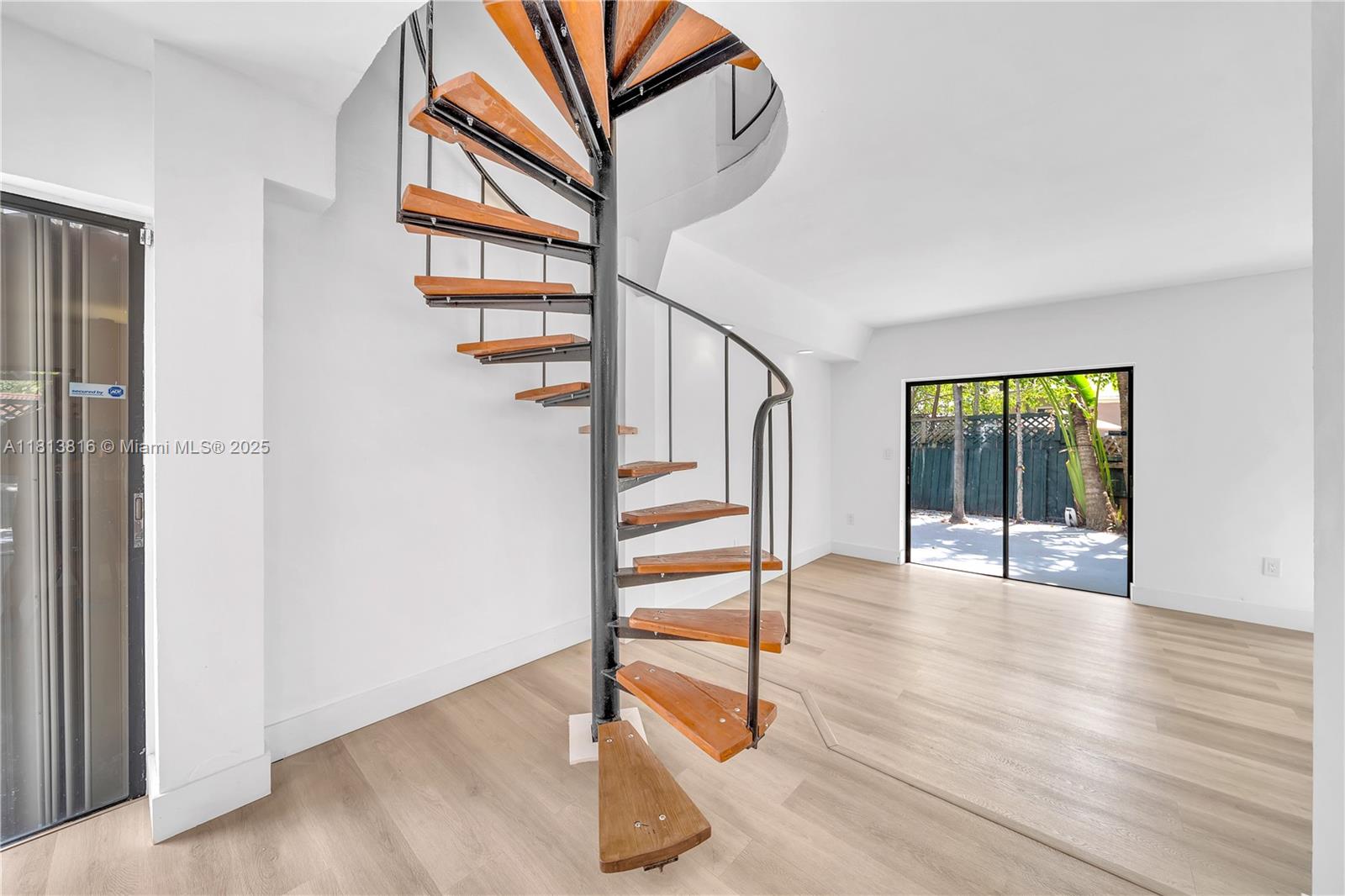 SOUTH BAY ESTATES - Residential Lease